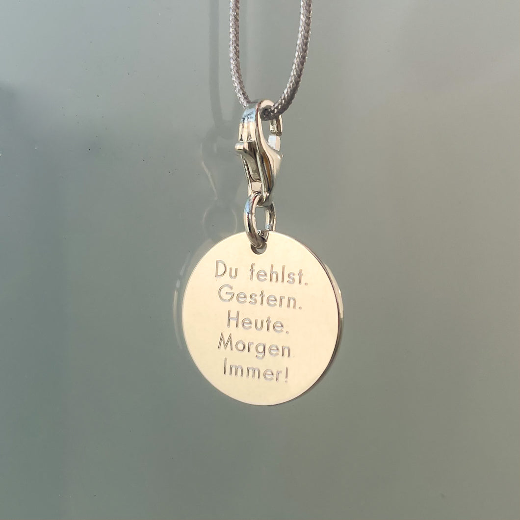 DENISE PENDANT WITH TEXT IN SILVER