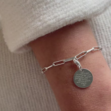 Charger et lire la vidéo dans la visionneuse de la Galerie, DENISE BRACELET AVEC TEXTE EN ARGENT
