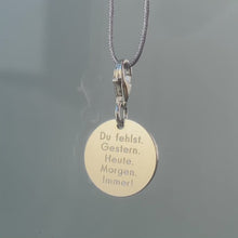 Load and play video in Gallery viewer, Chain pendant silver 18mm with carabiner / PHOTOGRAVURE
