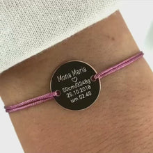 Charger et lire la vidéo dans la visionneuse de la Galerie, MONA MARIA BRACELET TEXTILE AVEC TEXTE
