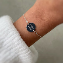 Lade das Bild in den Galerie-Viewer, MONA MARIA ARMBAND MIT TEXT IN SILBER
